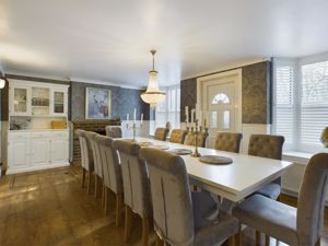 Dining room - click for photo gallery